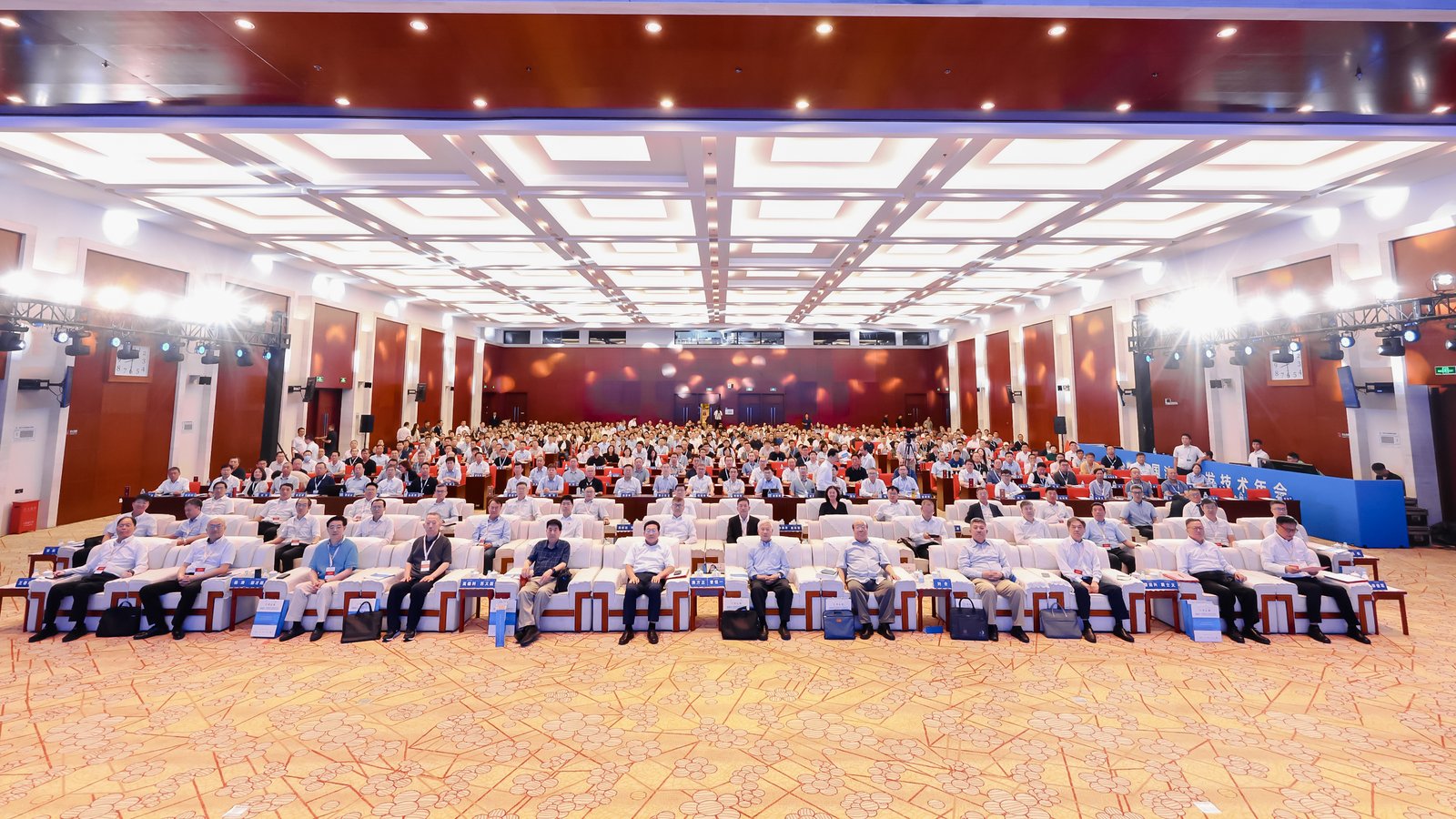 杜克泰克出席“2025中國(guó)油氣開(kāi)發(fā)技術(shù)年會(huì)”分享聲波技術(shù)創(chuàng)新成果